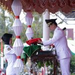 Wakil Wali Kota Kotamobagu Pimpin Upacara Penurunan Bendera Merah Putih dalam Rangka HUT ke-80 RI