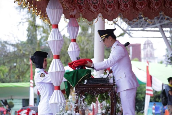 Wakil Wali Kota Kotamobagu Pimpin Upacara Penurunan Bendera Merah Putih dalam Rangka HUT ke-80 RI